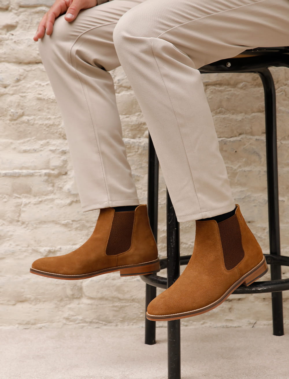 Chelsea Boots Men in Camel Suede Leather - Pied Biche