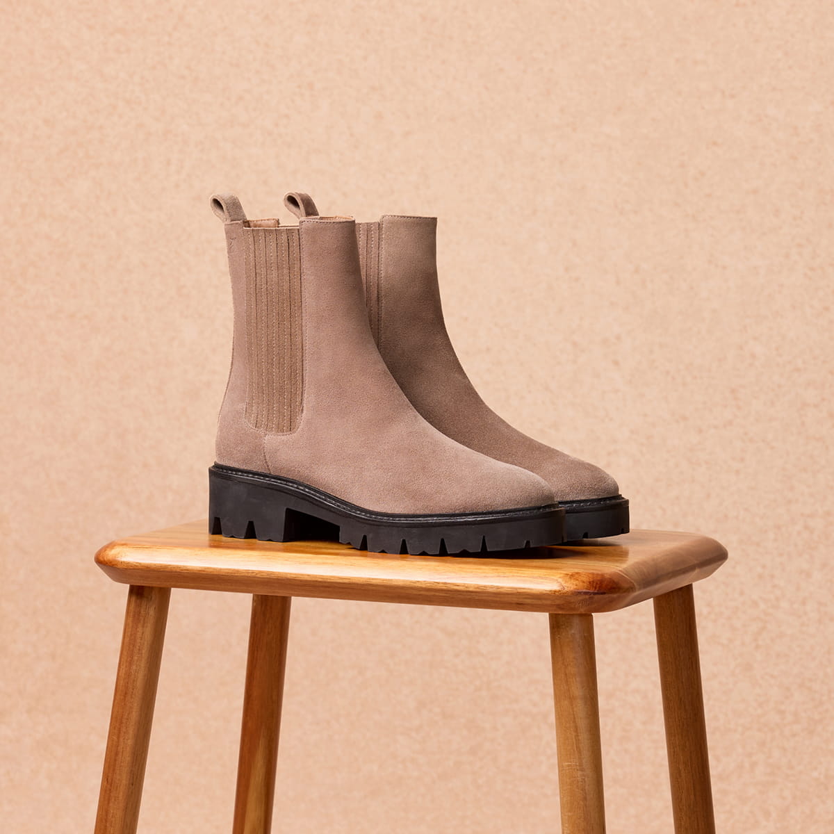 Taupefarbene Lederstiefeletten für Damen