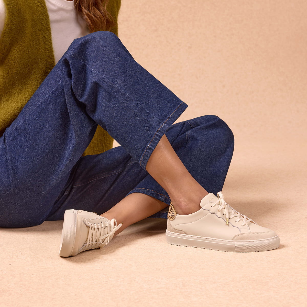 Sneakers aus cremefarbenem Leder mit Leopardenmuster für Damen