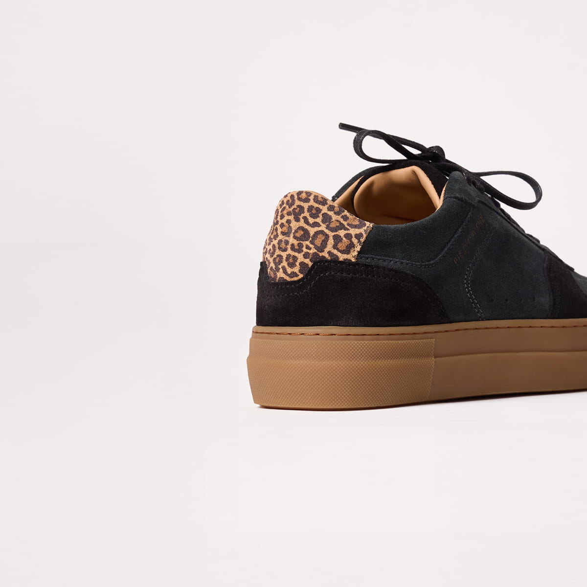 Sneakers aus schwarzem Leder und Leopardenmuster für Damen