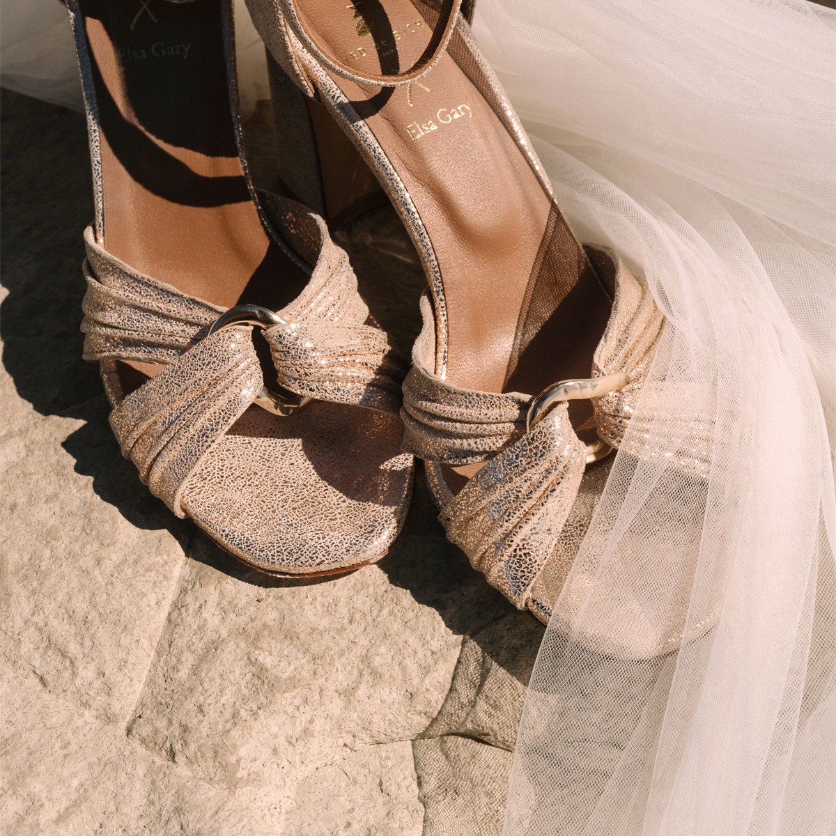 sandales dorées en cuir pour femme