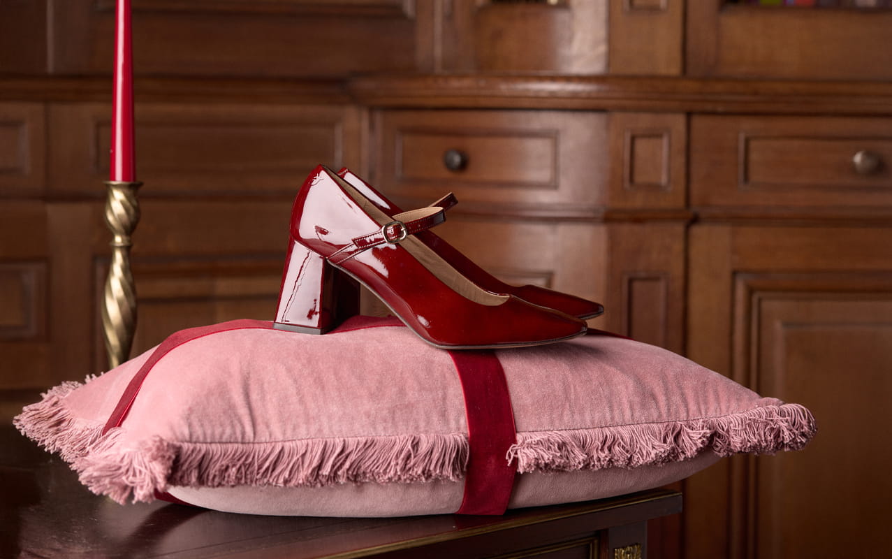 escarpin en cuir verni rouge pour tenues de fêtes pour femme