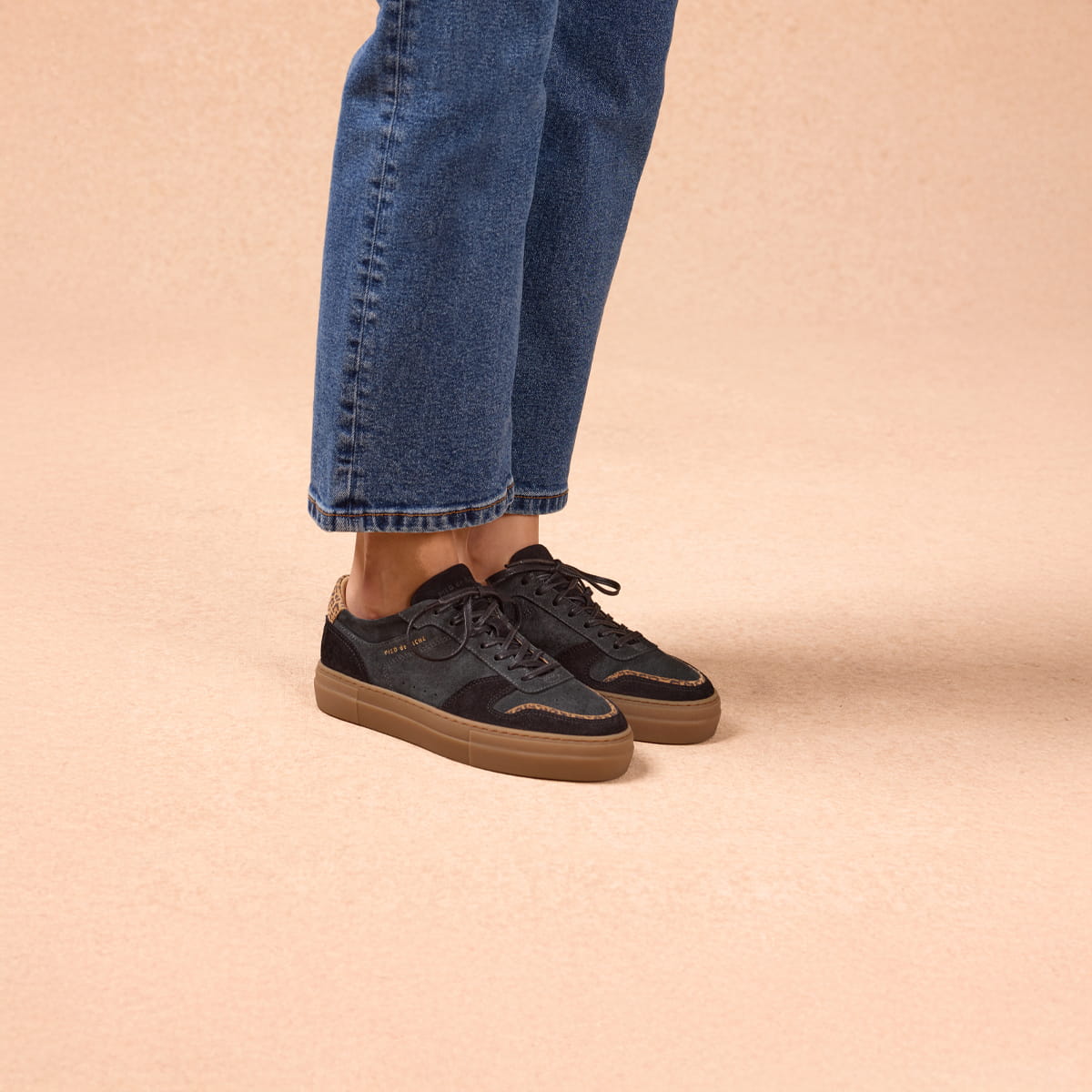 Sneakers aus schwarzem Leder und Leopardenmuster für Damen