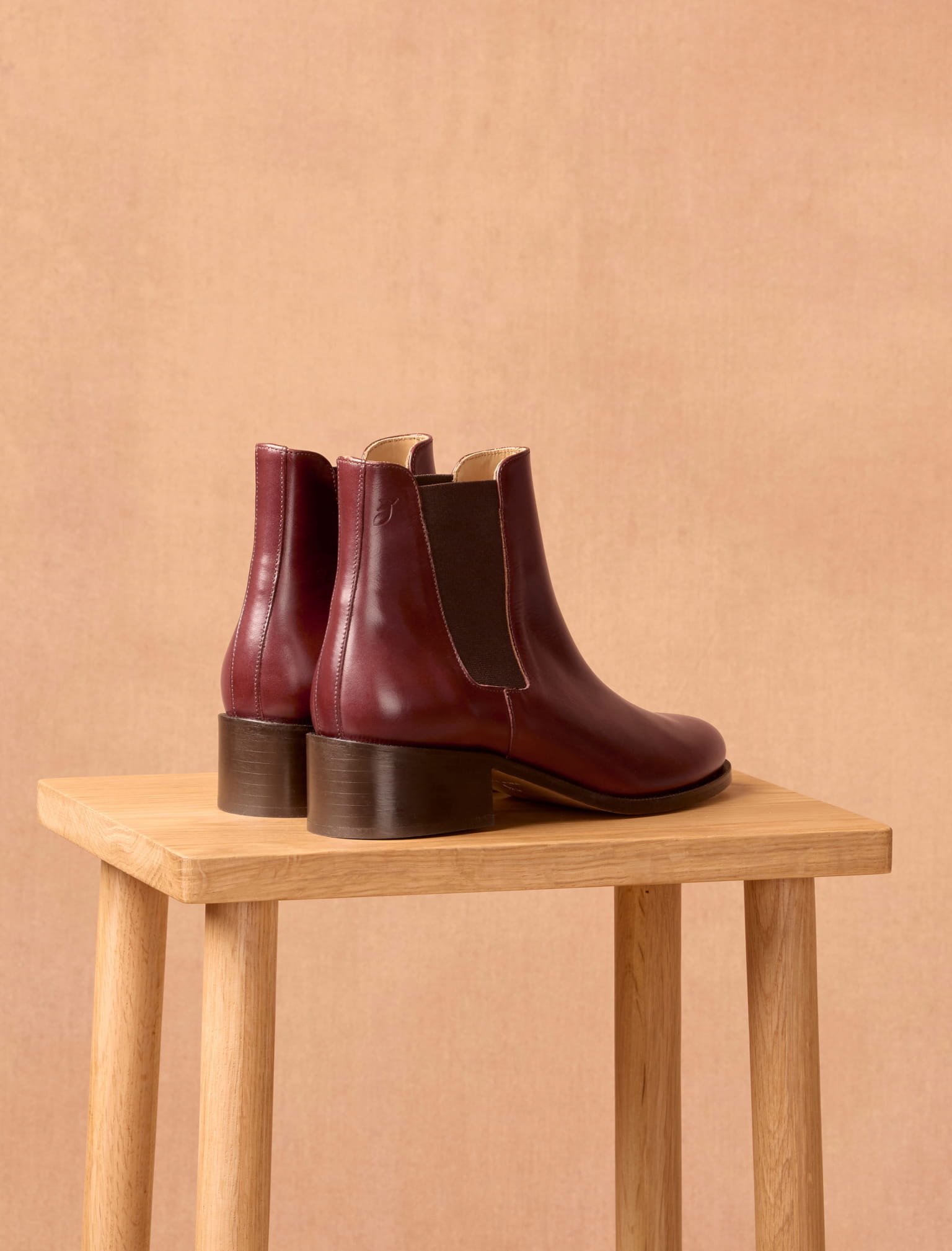 Burgundy Smooth Leather Chelsea Boots Amy Model