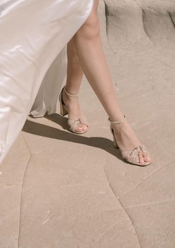 sandales à talon doré