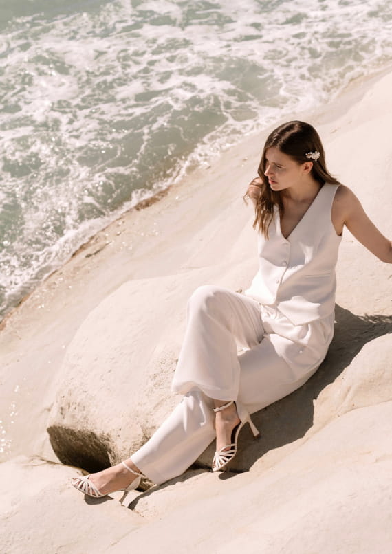 elfenbeinfarbene Ledersandalen für Frauen