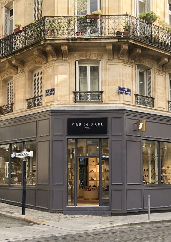 boutique chaussures en cuir bordeaux