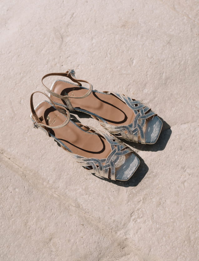 sandales plates dorées pour femme
