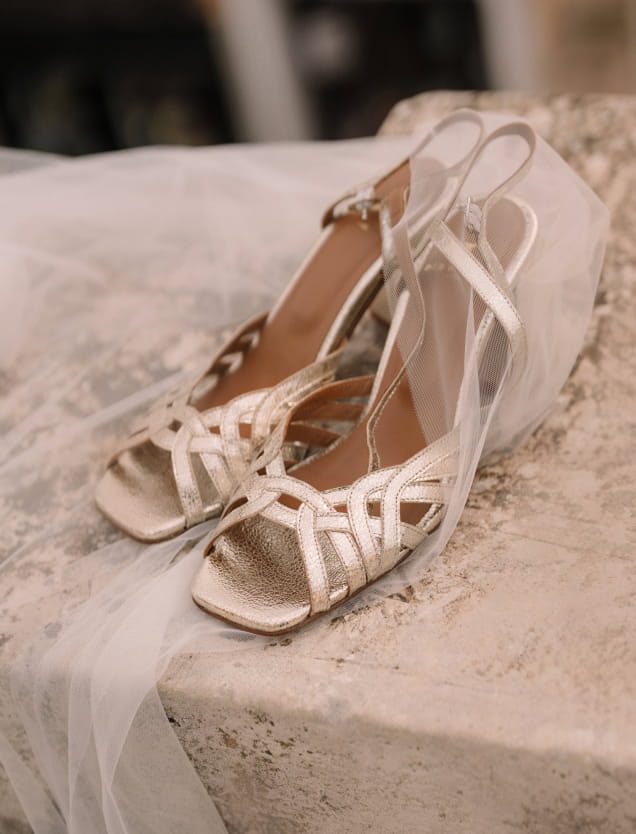 sandales à talons dorées pour femme