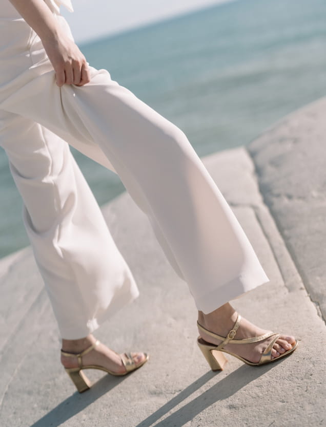 sandales à talons dorées pour femme