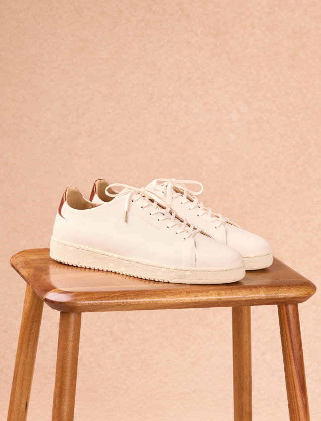 sneakers aus weißem und havannafarbenem leder für herren