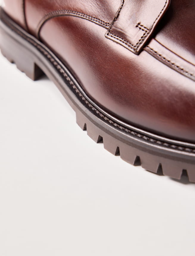 Alban - Burgunderrot Gefüttert