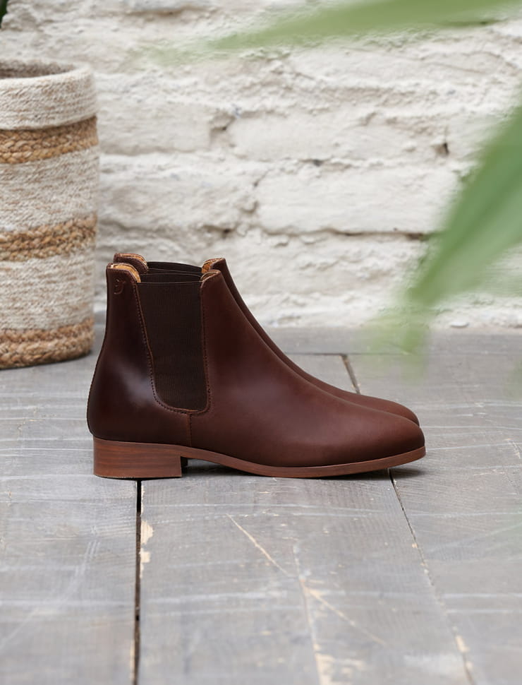 pied de biche chelsea boots