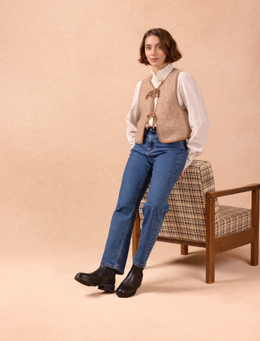 Flache schwarze Lederstiefeletten für Damen