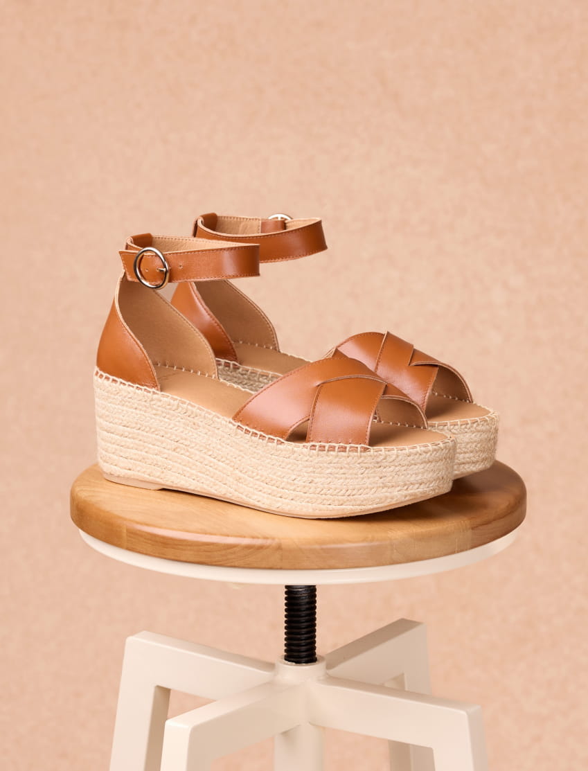 women's heeled sandals in camel leather