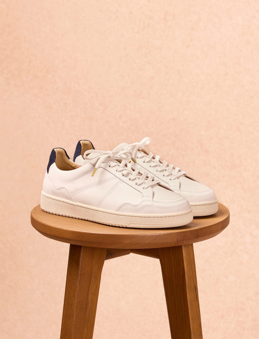 sneakers en cuir blanc et bleu pour homme
