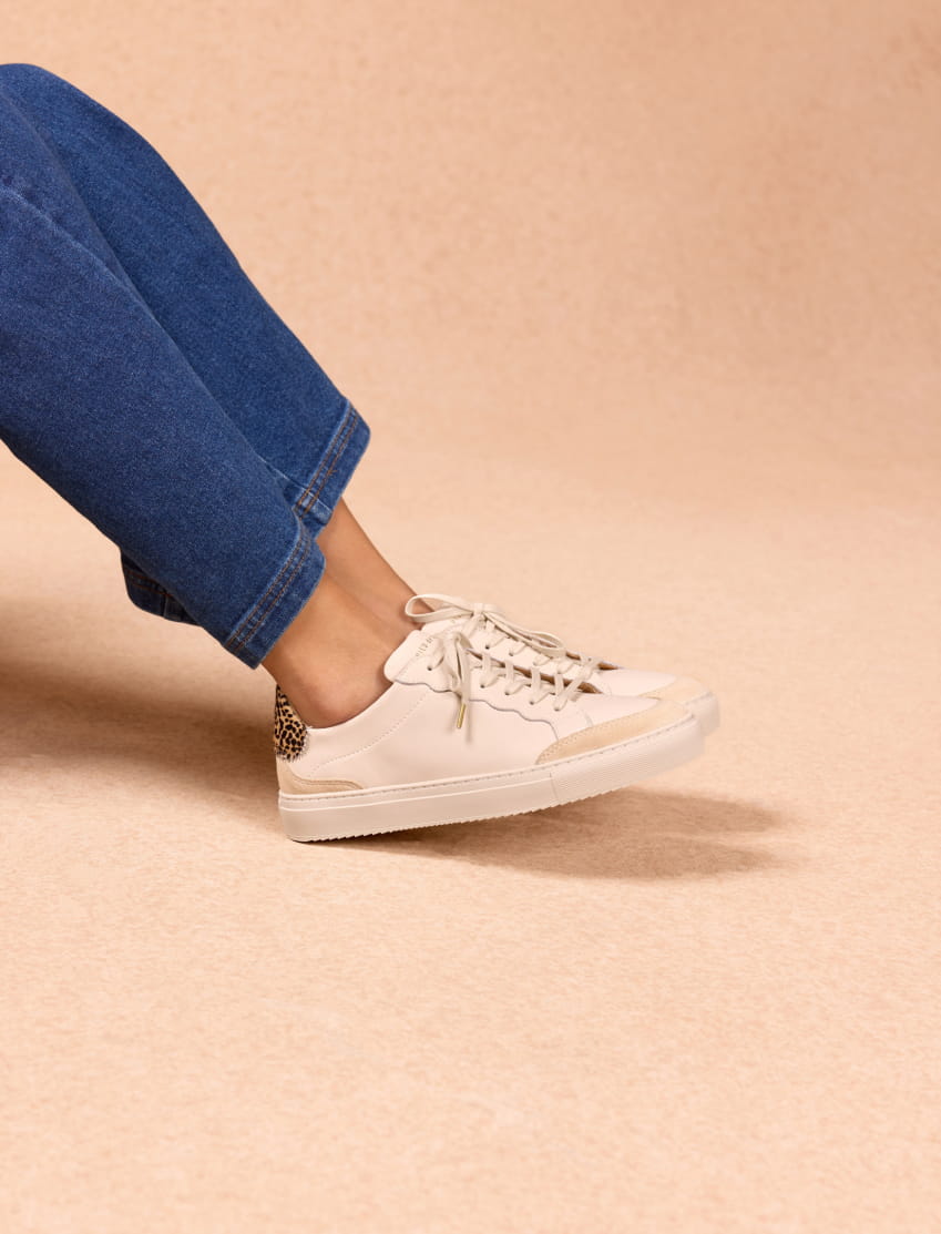 sneakers aus cremefarbenem leder und pony für damen