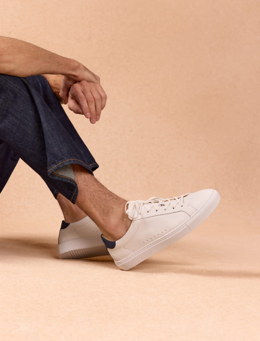sneakers en cuir blanc et bleu pour homme