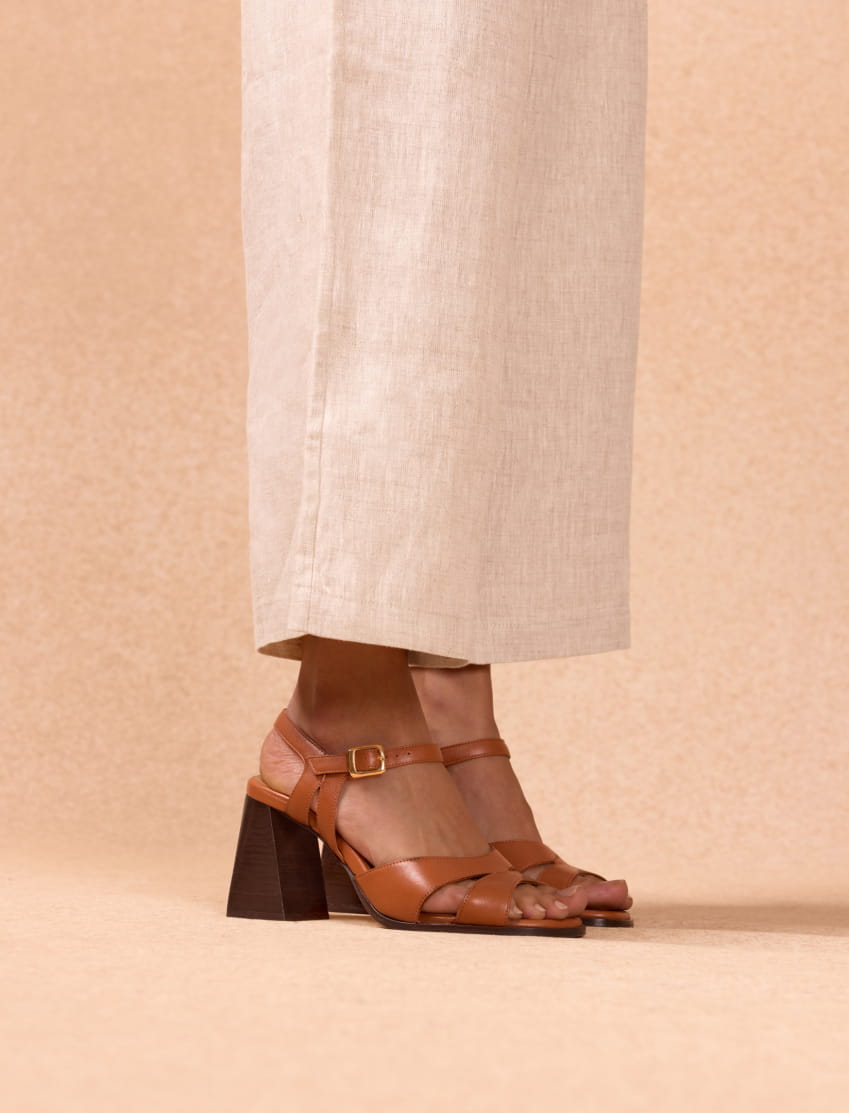 women's heeled sandals in camel leather