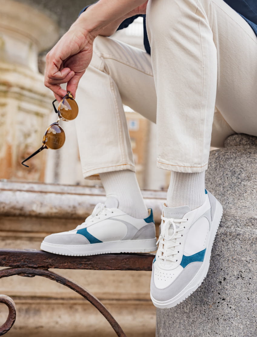 sneakers en cuir blanc et bleu pour homme