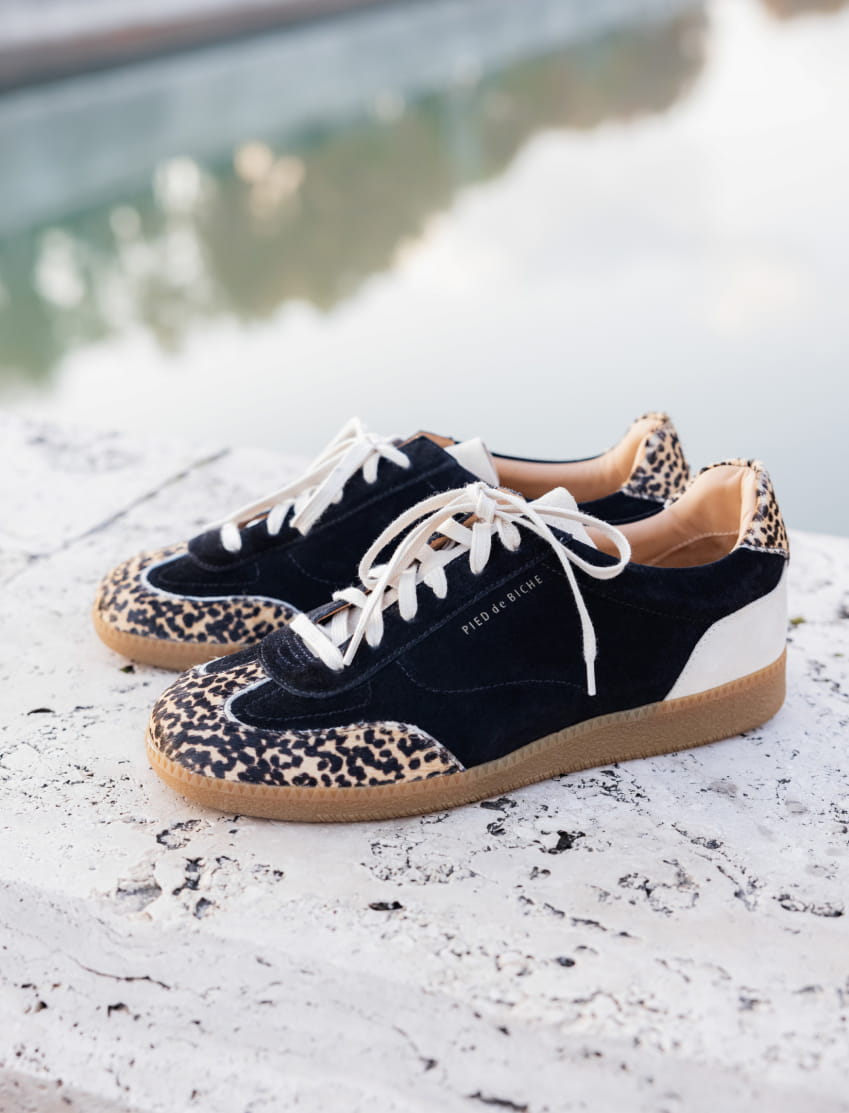 sneakers aus schwarzem leder und pony für frauen