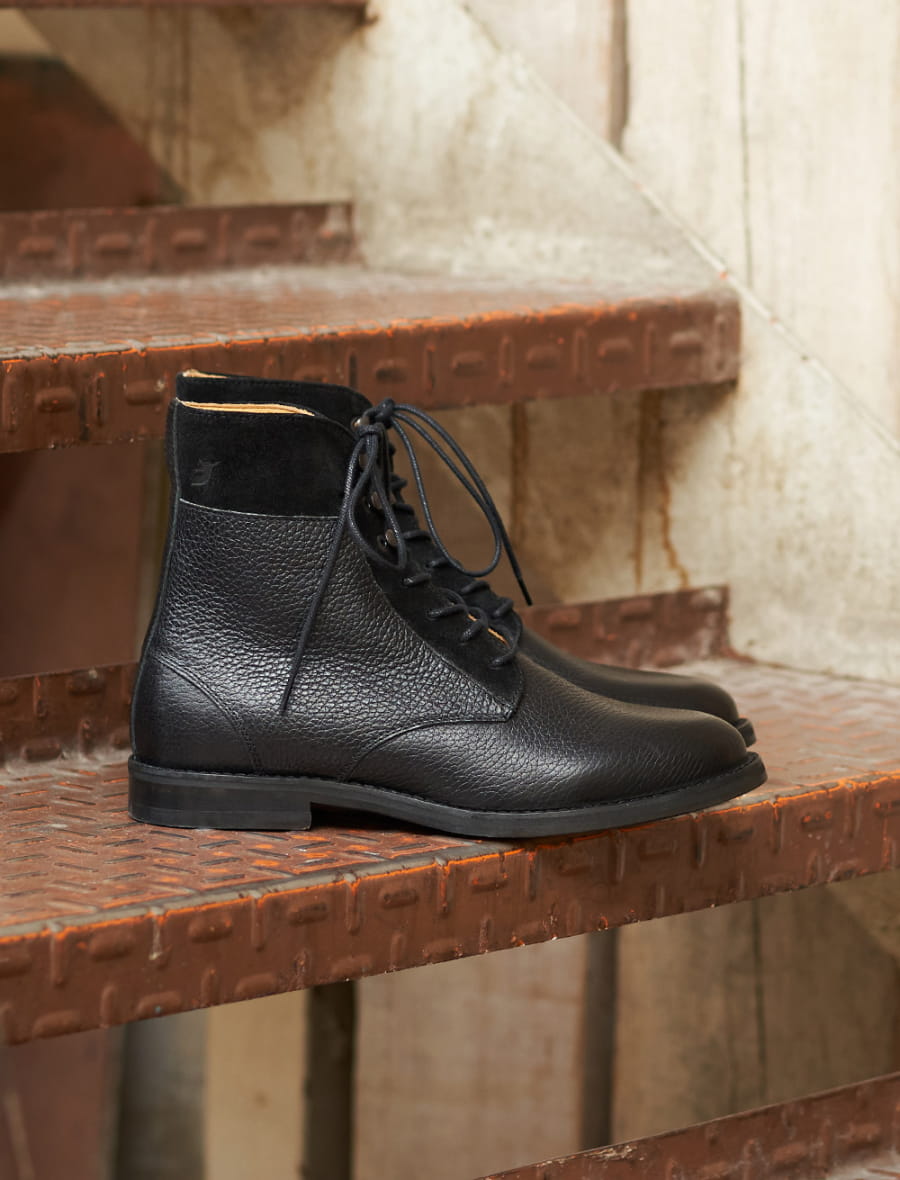 pied de biche combat boots