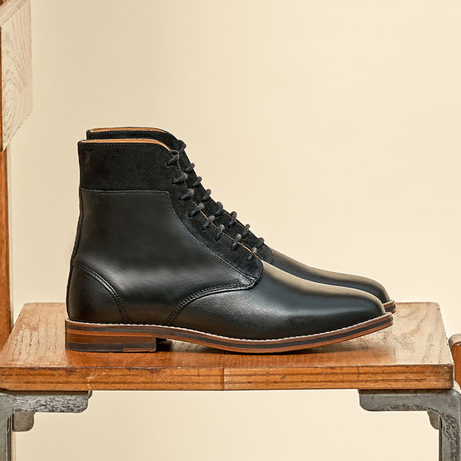 Bottines à Lacets pour Femme en Cuir Noir Combat Boots Gabrielle Pied de Biche