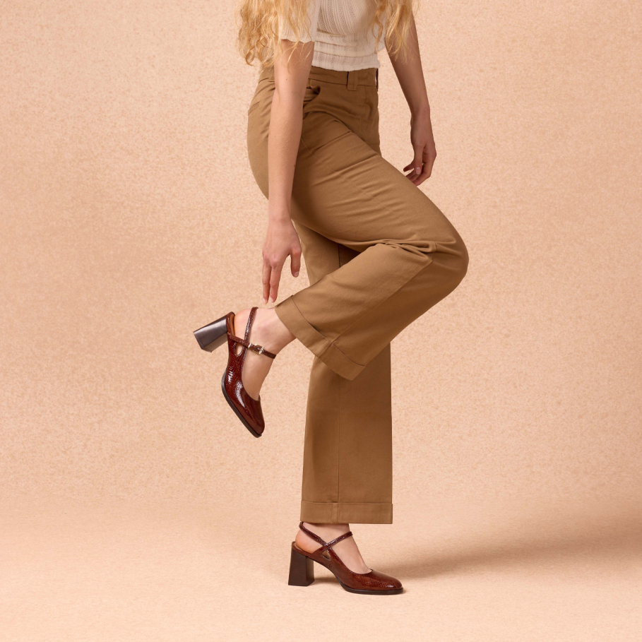 women's patent leather heeled Mary Jane shoes