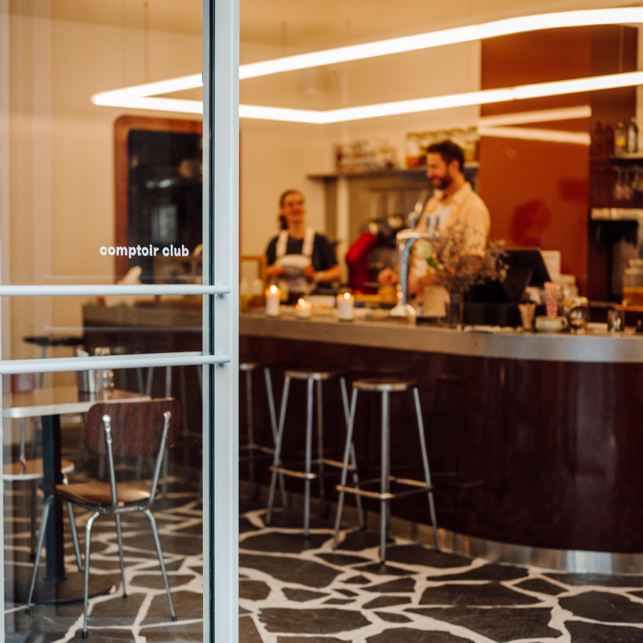 restaurant bar in Paris