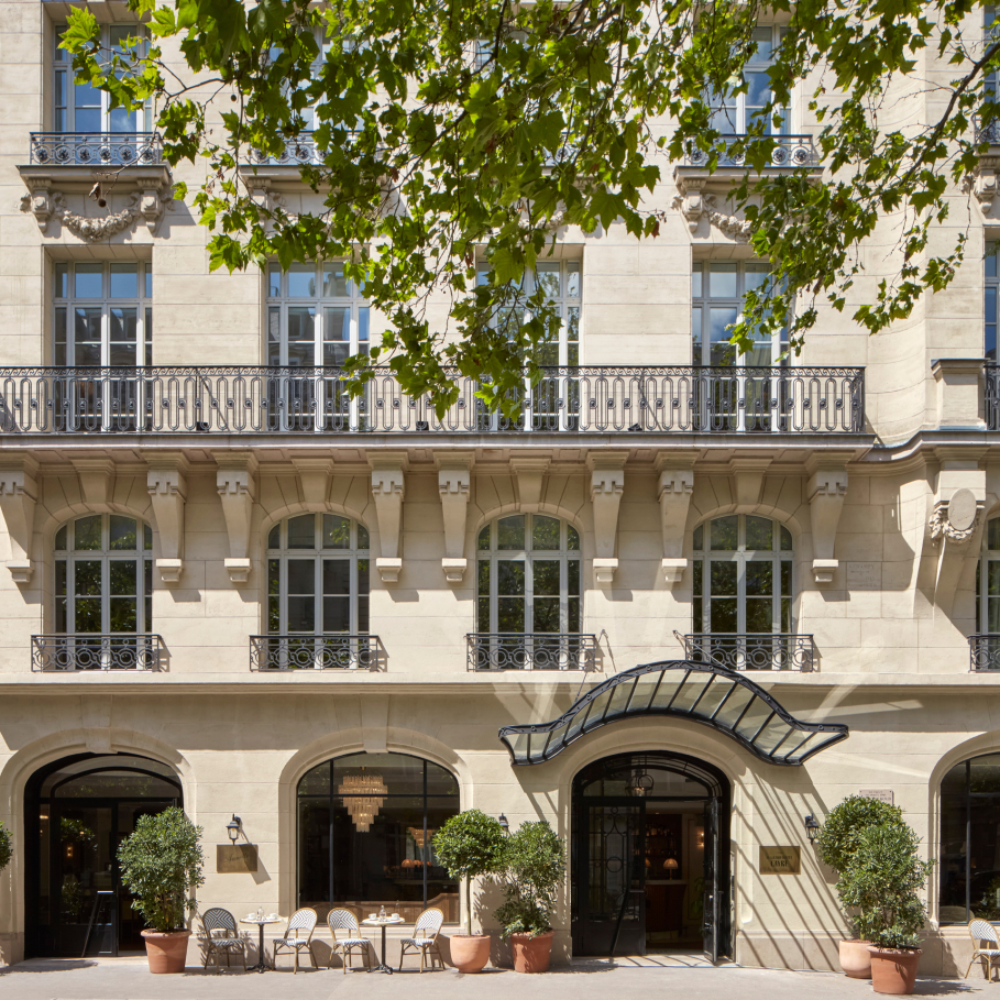 luxurious old hotel in Paris