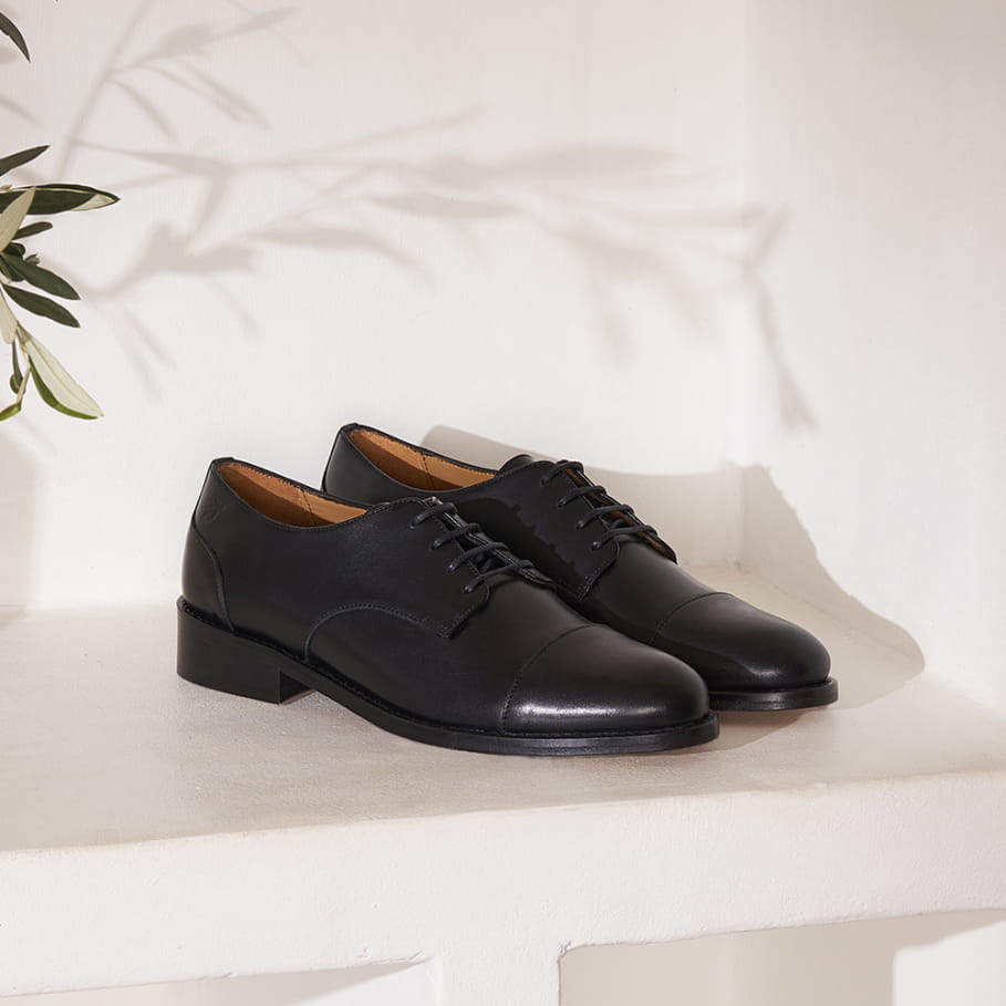 derbies classiques en cuir noir femme