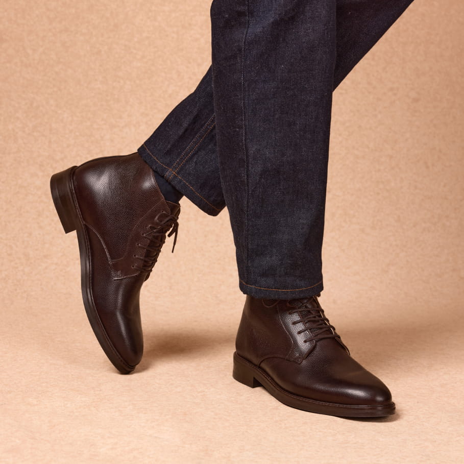 chukka boots en cuir grainé brun pour homme
