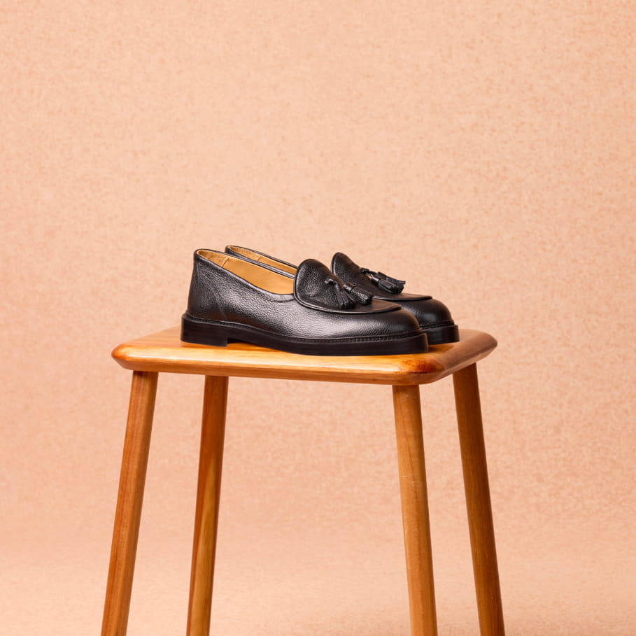 Loafer mit Quasten aus schwarzem genarbtem Leder für Herren