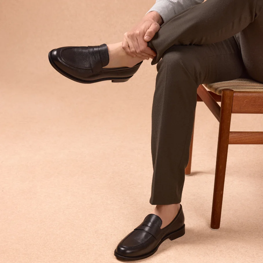 Black grained leather loafers for men