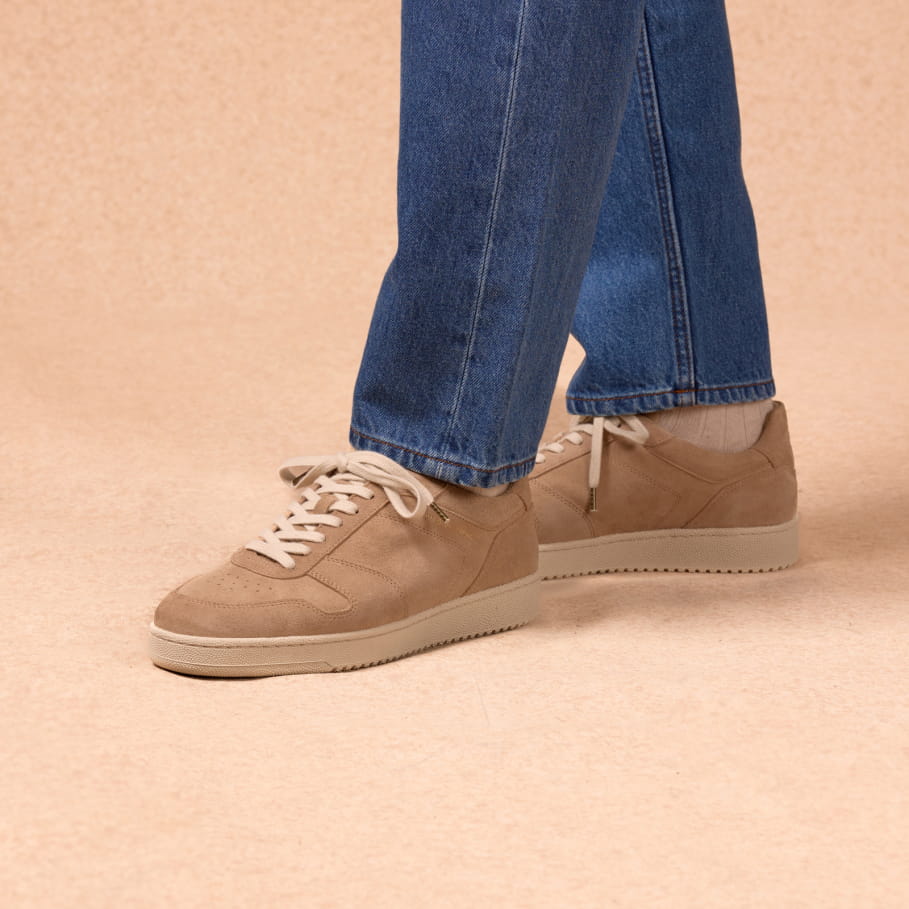 Sneaker aus taupefarbenem Wildleder für Herren