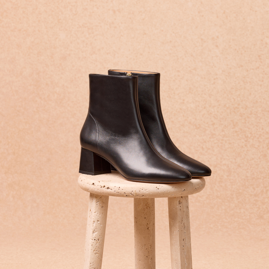 hochhackige Stiefeletten aus schwarzem Leder für Damen