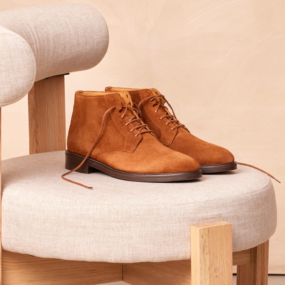 chukka boots in tobacco smooth leather for men