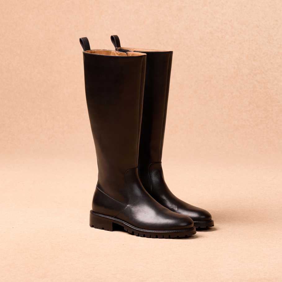 Flache Stiefel aus schwarzem Leder für Damen
