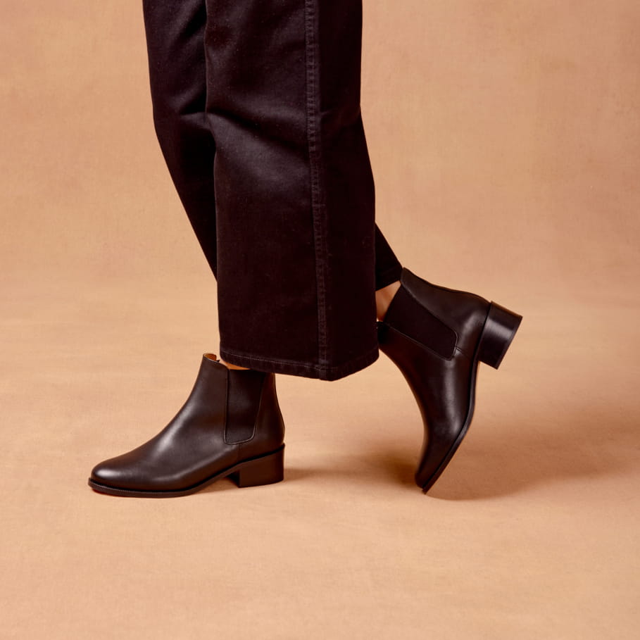 stiefeletten mit kleinem absatz aus schwarzem leder für frauen