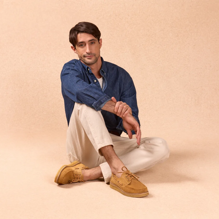 Tawny leather boat shoes for men