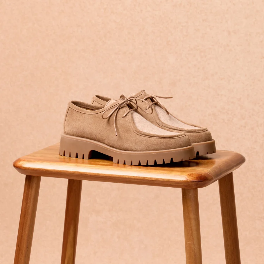 wallabee derbies in taupe suede leather for men
