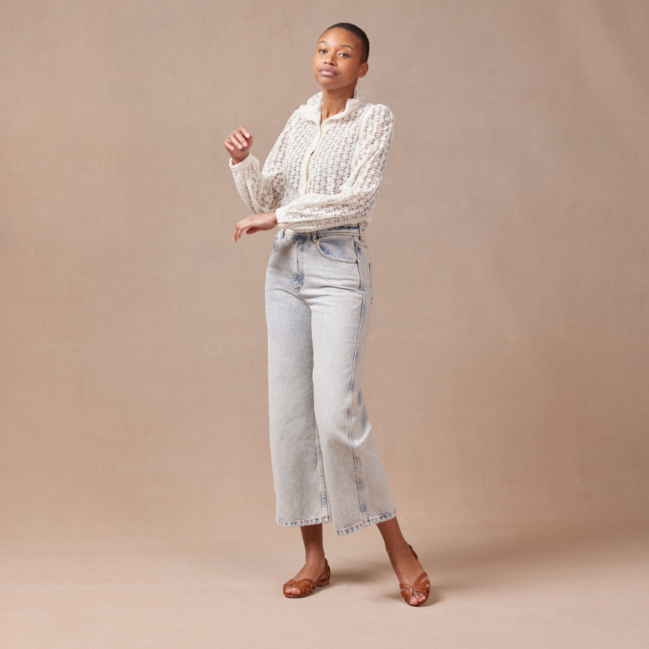 Women’s classic brown smooth leather flat sandals