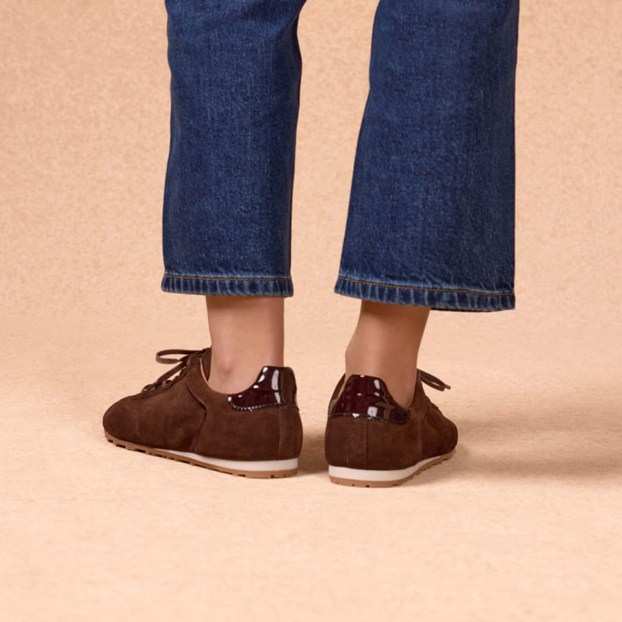 Sneaker aus schokoladenbraunem Leder für Damen