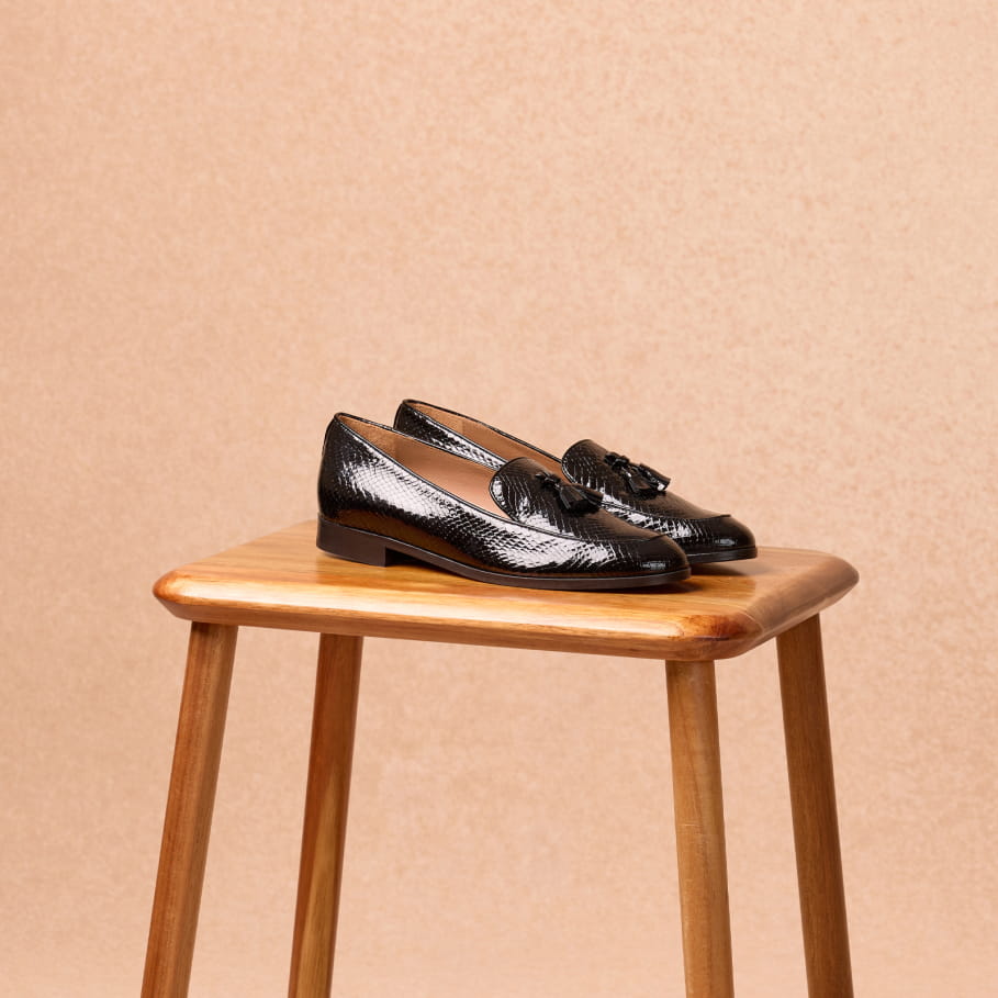 mocassins en cuir noir reptile pour femme