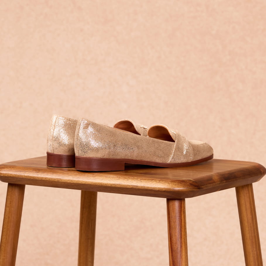mocassins dorés en cuir pour femme