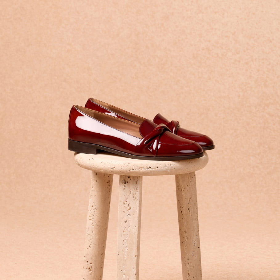 mocassins en cuir verni grenat pour femme