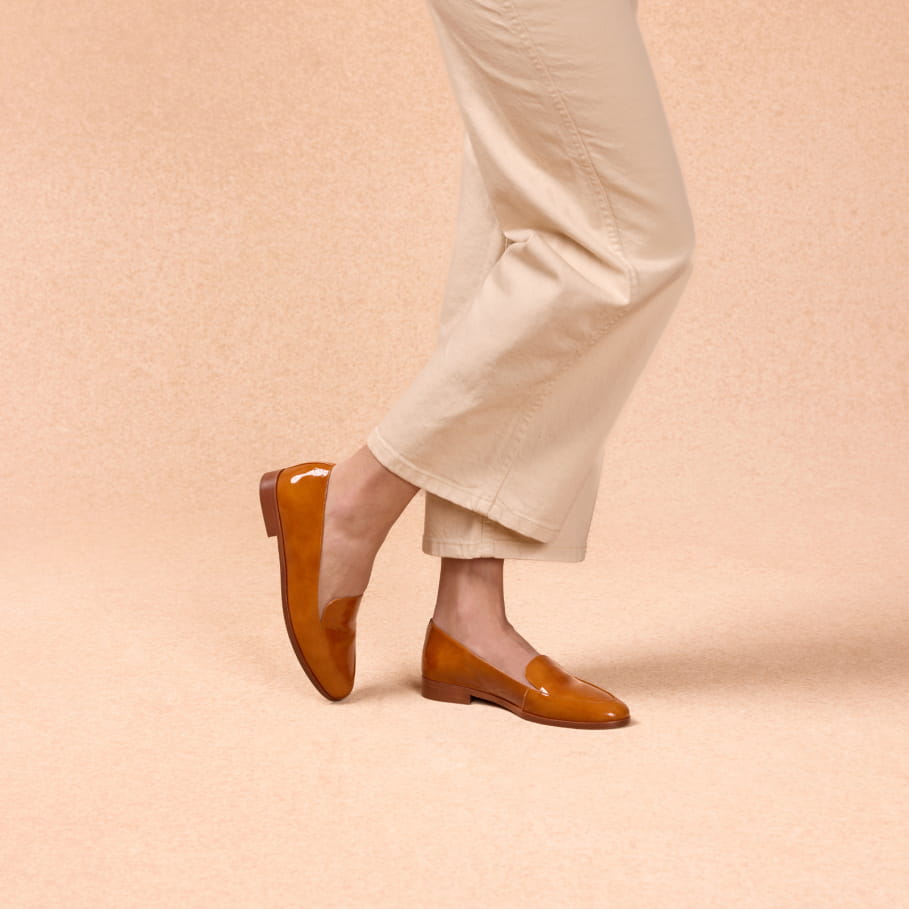 mocassins en cuir vernis marron pour femme