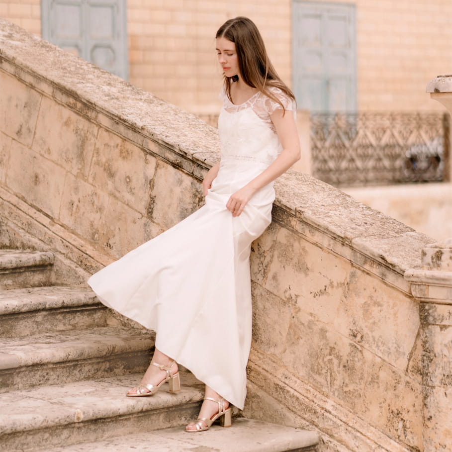 sandales à talons dorées en cuir pour femme