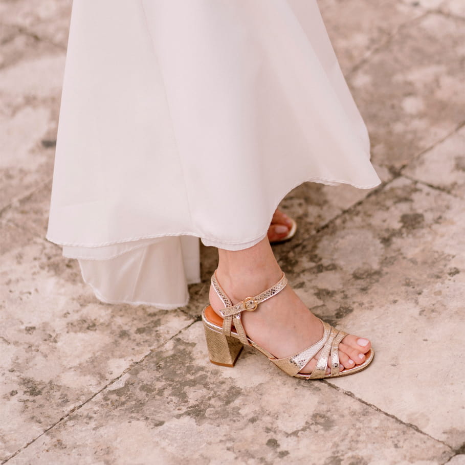 sandales à talons dorées en cuir pour femme