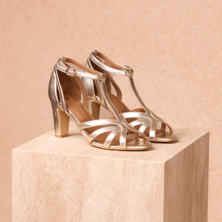 absatzsandalen aus goldfarbenem leder für damen